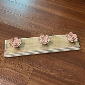 Wall mount rose hooks